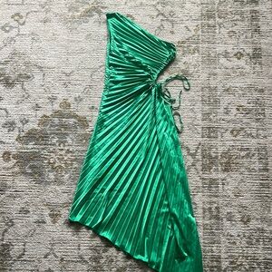 Elegant Green Pleated Dress